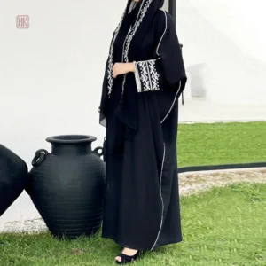 Vêtement féminin chic en abaya