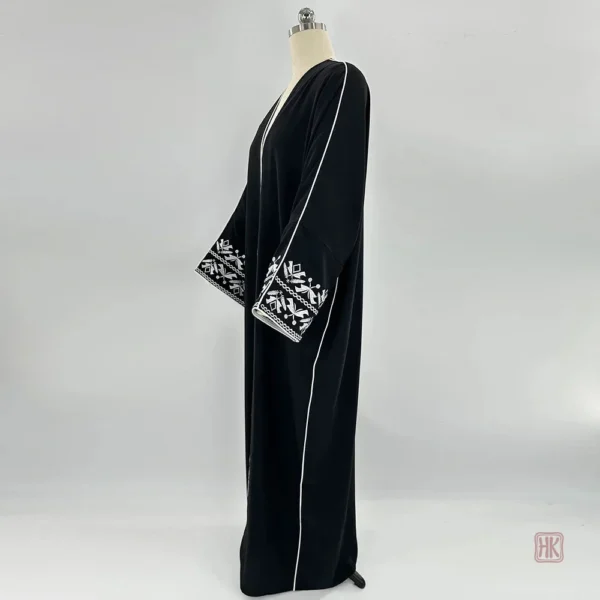Style abaya noir avec ceinture