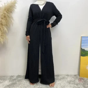 Vêtement féminin kimono noir confortable