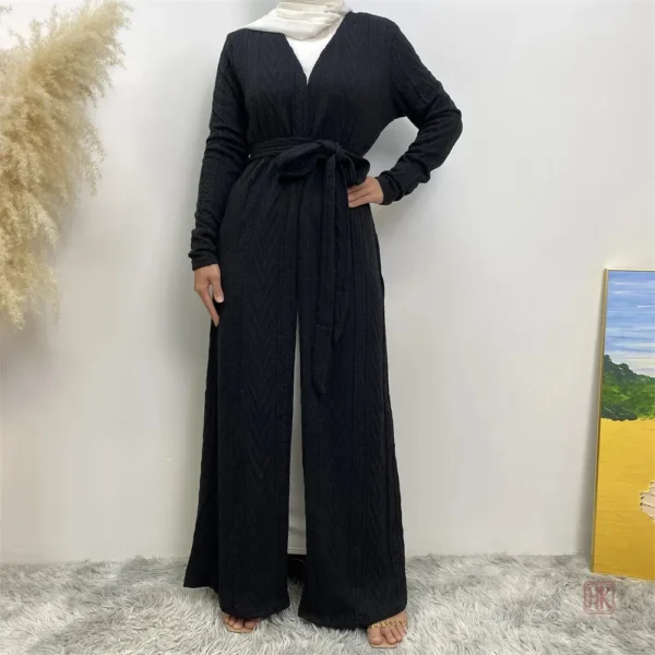 Vêtement féminin kimono noir confortable