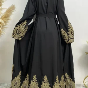 Abaya kimono élégante avec motifs dorés