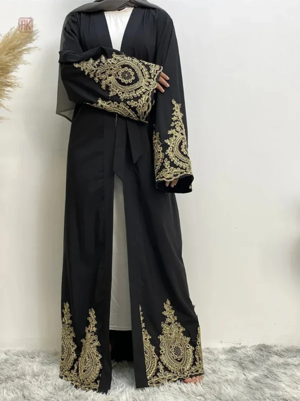 Abaya raffinée, combinaison de noir et doré
