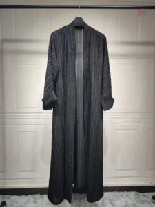 Abaya kimono noir avec rayures distinctives