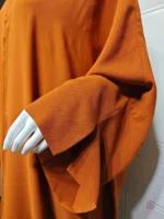 Vêtement traditionnel revisité en orange