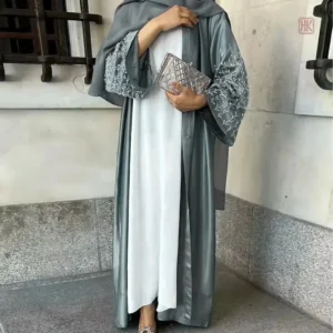 Abaya Perlé avec motifs délicats et modernes