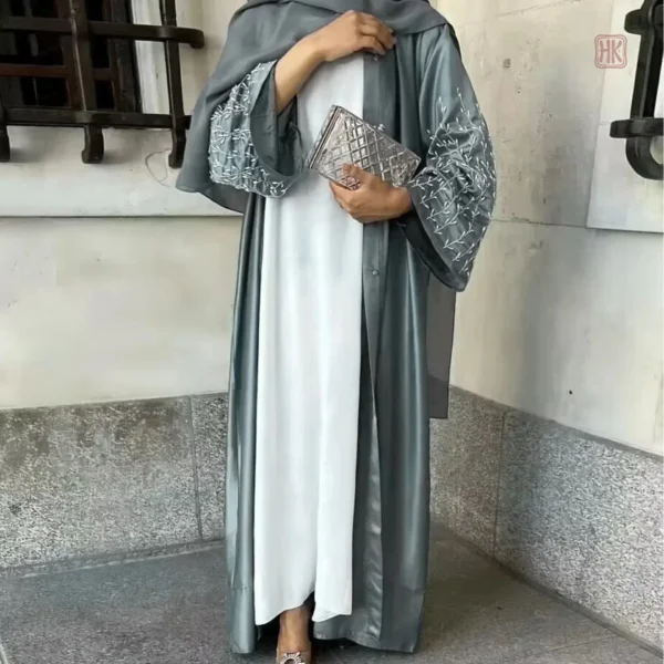 Abaya Perlé avec motifs délicats et modernes