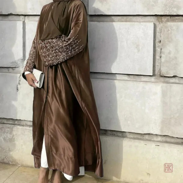 Kimono Abaya avec détails perlés raffinés