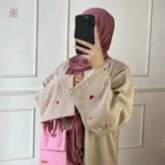 Abaya légère avec motifs de cœurs