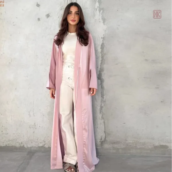 Abaya Kimono rose avec une coupe élégante et moderne