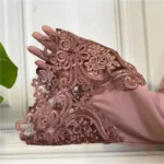 Style chic avec kimono rose poudré