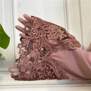 Style chic avec kimono rose poudré