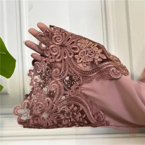 Style chic avec kimono rose poudré