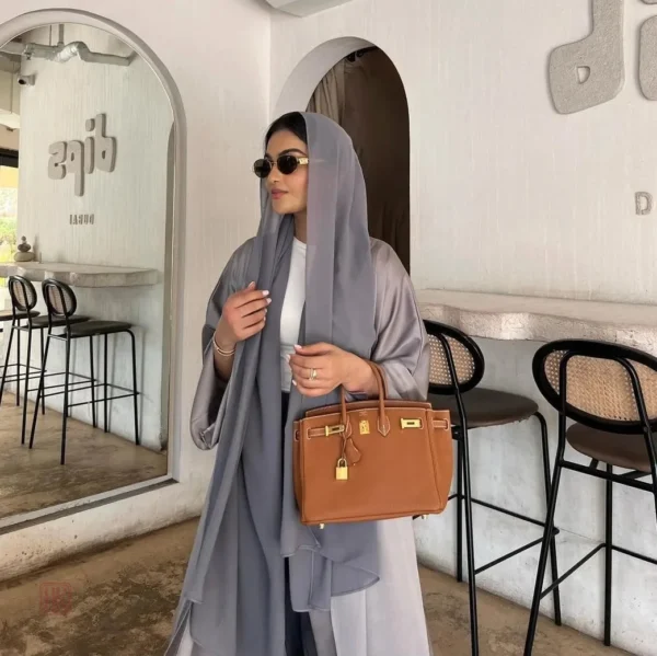 Abaya Kimono en satin, style moderne et chic