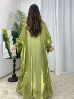 Vêtement kimono vert pour une tenue moderne