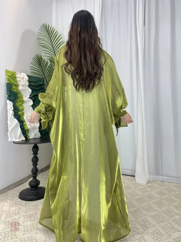 Vêtement kimono vert pour une tenue moderne