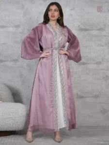 Abaya en violet avec motif transparent