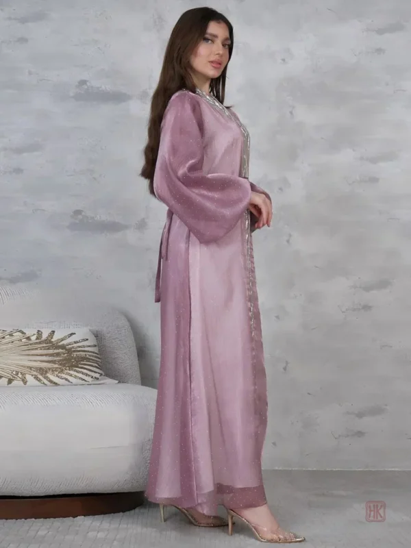 Robe assortie à l'abaya en violet