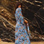 Kimono bleu idéal pour les soirées d'été