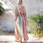 Kimono féminin aux motifs variés et colorés