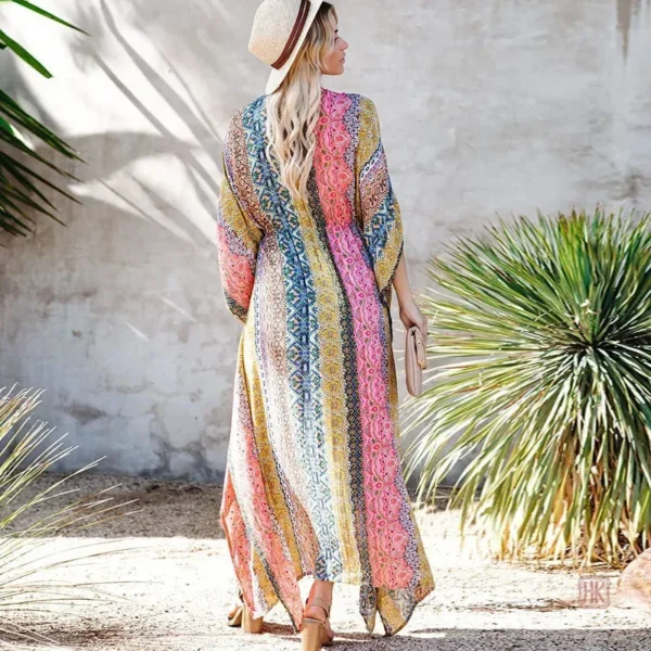 Kimono féminin aux motifs variés et colorés