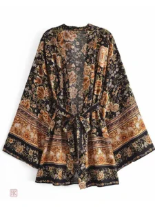 Kimono élégant avec des motifs bohèmes pour l'été