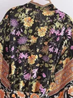 Style bohème : Kimono noir à fleurs