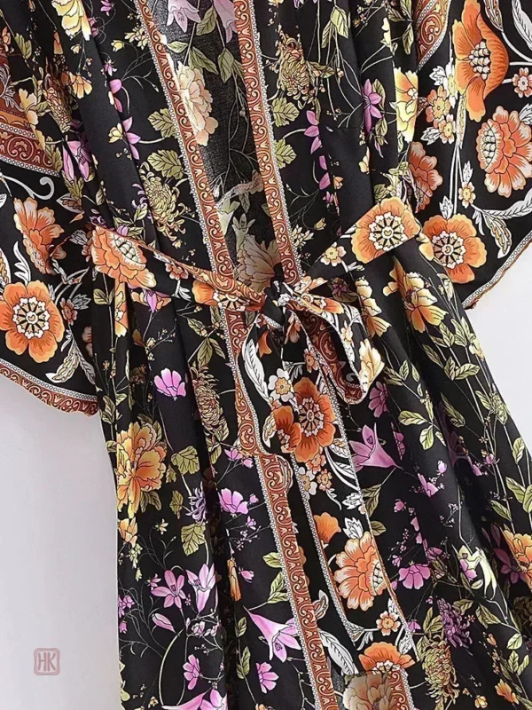Kimono Femme noir avec design floral