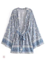 Robe Kimono à motifs floraux dans des tons de bleu