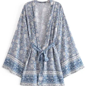 Robe Kimono à motifs floraux dans des tons de bleu