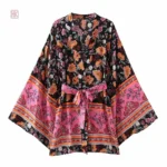 Vêtement léger et tendance en noir et rose