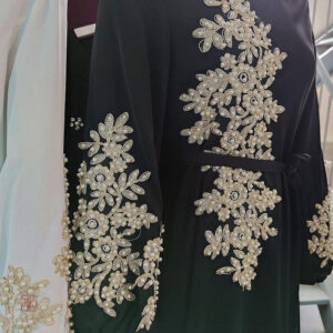 Kimono chic avec motifs variés, idéal pour toutes occasions