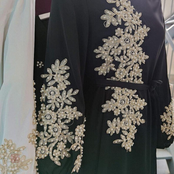 Kimono chic avec motifs variés, idéal pour toutes occasions