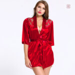 Kimono court femme en satin pour des nuits élégantes