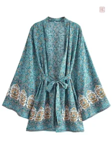 Veste kimono légère avec motifs floraux