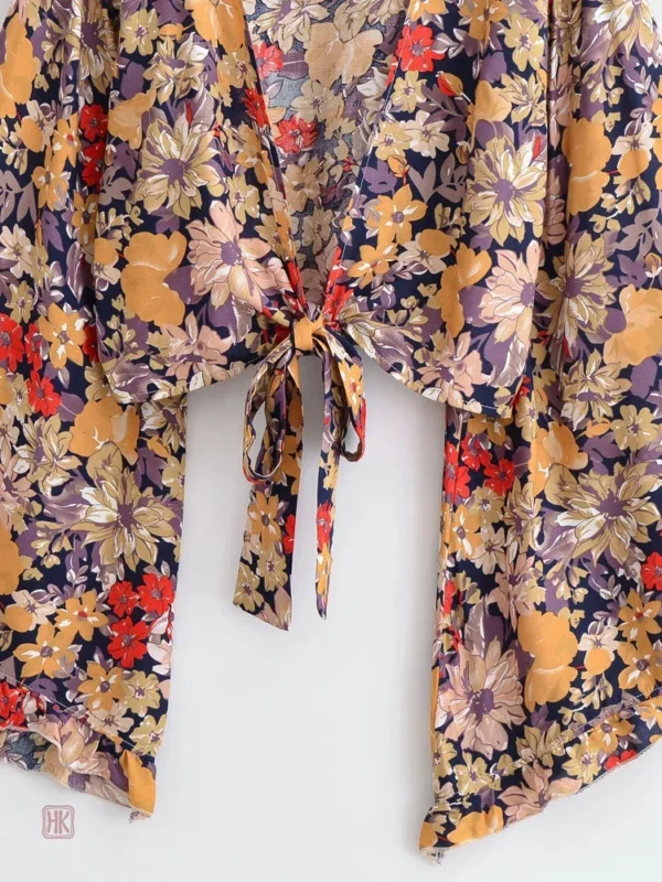 Kimono boho court, style floral pour un look décontracté