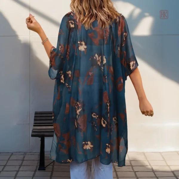 Kimono bleu féminin, parfait pour les journées d'été