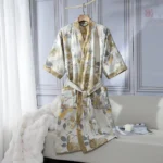 Vêtement de nuit femme, kimono à motifs floraux d'automne