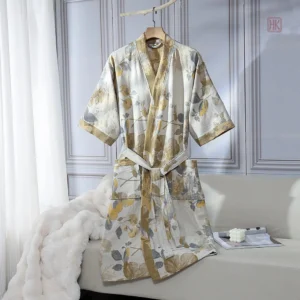 Vêtement de nuit femme, kimono à motifs floraux d'automne