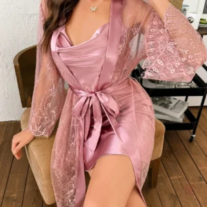 Kimono femme avec détails en dentelle