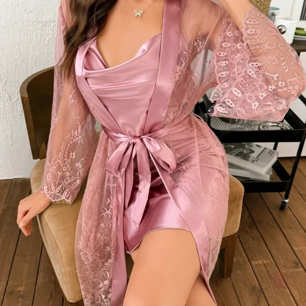 Kimono femme avec détails en dentelle