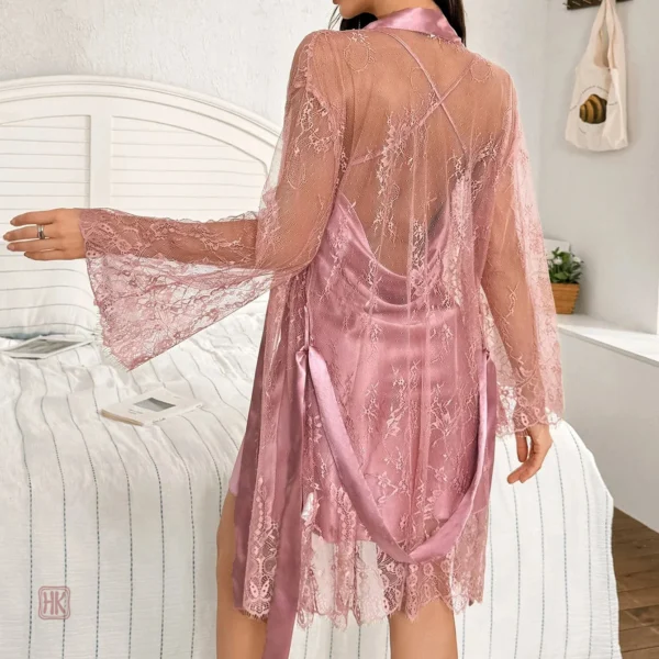 Peignoir rose élégant pour des nuits sensuelles