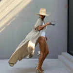 Kimono de plage beige épuré pour femme