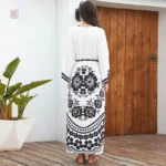 Style décontracté de kimono à fleurs noires