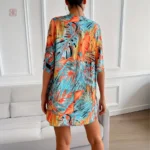 Kimono féminin en bleu et orange pour l'été