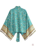 Kimono court à motifs, idéal pour la plage