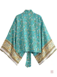 Kimono court à motifs, idéal pour la plage