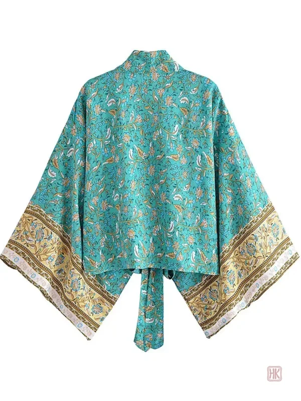 Kimono court à motifs, idéal pour la plage