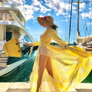 Vêtement d'été léger en couleur jaune