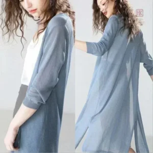 Veste kimono élégante en tissu léger, couleur bleue