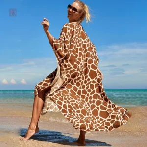 Robe kimono stylée en teinte marron pour la plage